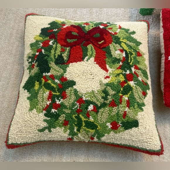BUNDLE OF (5) HANDMADE WOOL HOOKED CHRISTMAS PILLOWS - Picture 4 of 8